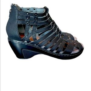 Jambu wedge sandal size 8.5